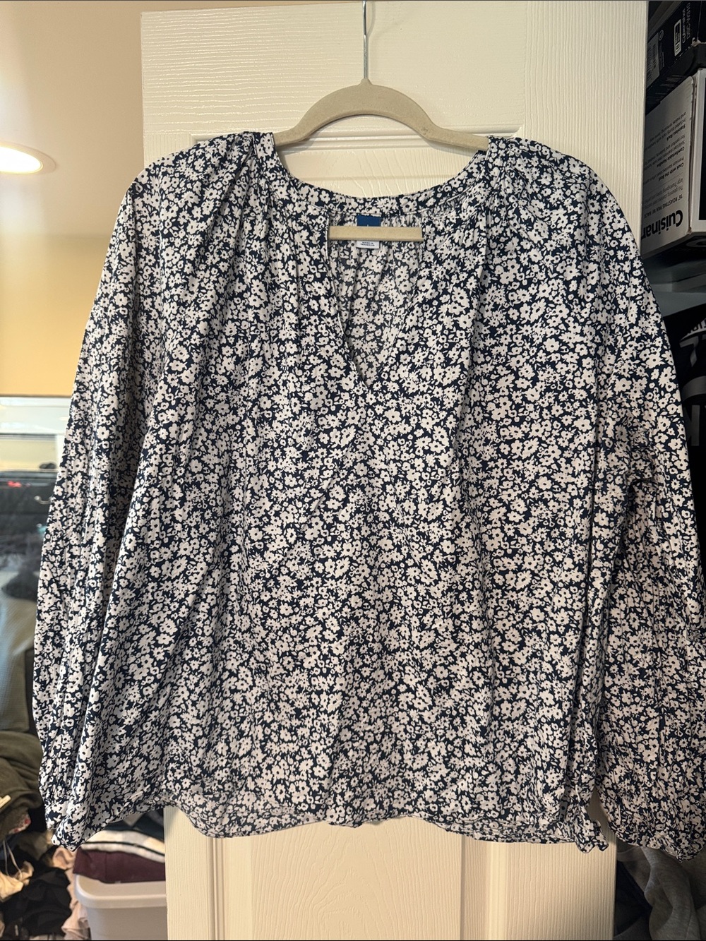 Old Navy Women's Navy and White Floral Long-Sleeve Peasant Top